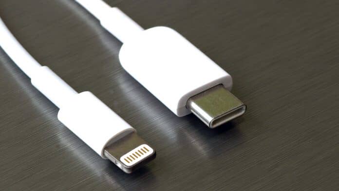 Apple Commissione Europea Proposta USB-C per tutti addio Lightning